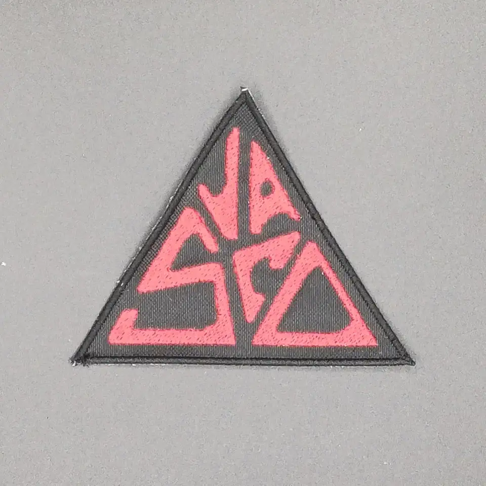 Patch Termoadesiva Triangolo Vasco Rossi – Toppa Ricamata 7 cm per Abbigliamento e Accessori – Facile Applicazione con Ferro da Stiro